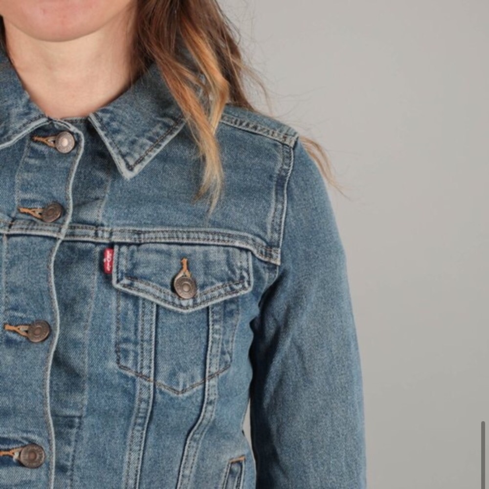 NWT Levi's Original Trucker Jacket in Medium Wash - Picture 10 of 13